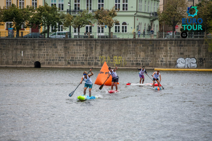 Última vuelta del Prague Paddle Fest